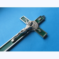Krzyż metalowy z medalem Św.Benedykta 19,5 cm Wersja Lux zielony